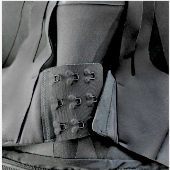 BLACK - NEW Lululemon AirSupport Sports Bra 38DD - Picture 4 of 6